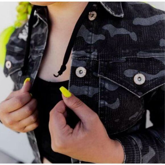 Celestial Bodiez cropped camo denim hoodie jacket distressed size medium excelle - Picture 3 of 6